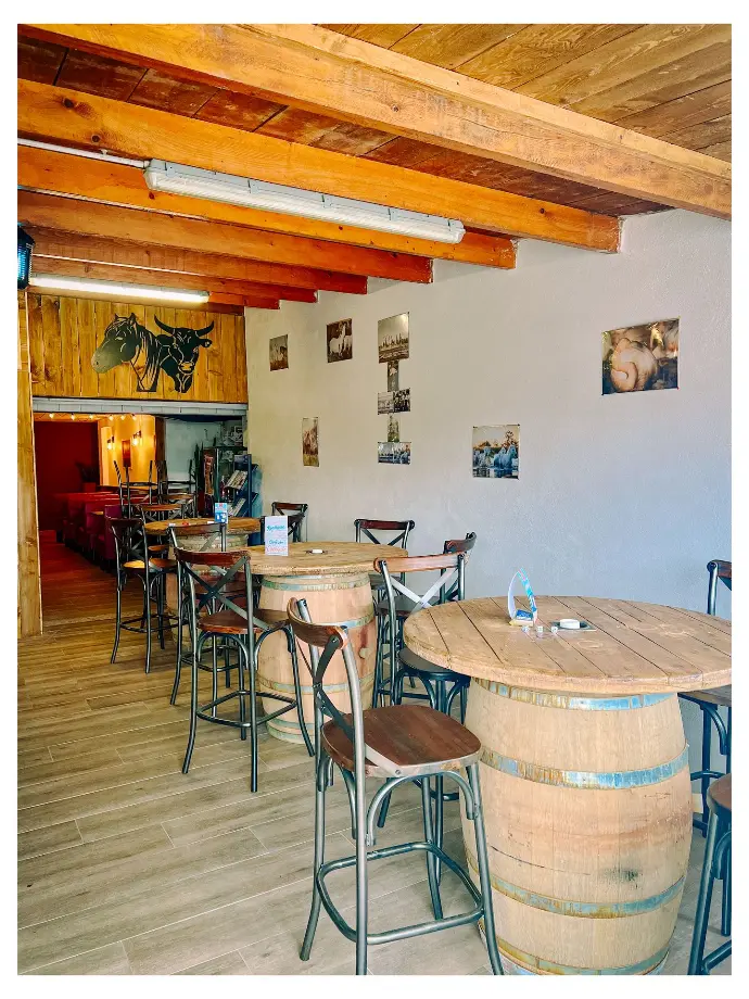 bière saintes maries de la mer salle tonneaux roadhouse en camargue